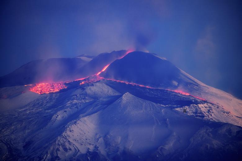 El Etna es un complejo volcánico Siciliano que se originó en el Cuaternario; es el volcán más grande de Europa y se encuentra entre los más activos