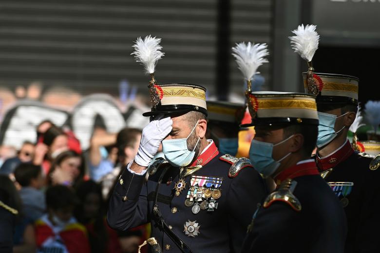 Un integrante de la Guardia Real durante el desfile militar del 12 de Octubre