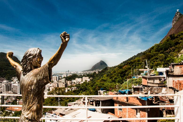 Estatua de Michael Jackson en Santa Marta, Brasil