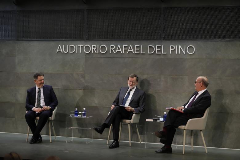 Bieito Rubido, director de El Debate; Mariano Rajo, expresidente del Gobierno y 'Nicolás Redondo, ex secretario general del PSOE en el País Vasco (de izquierda a derecha)
