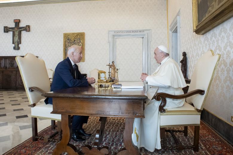 Biden y Francisco, en el despacho de el Vaticano