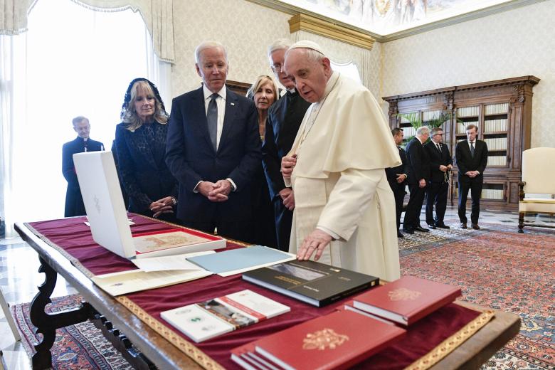 Biden y Francisco, durante su reunión en el Vaticano.