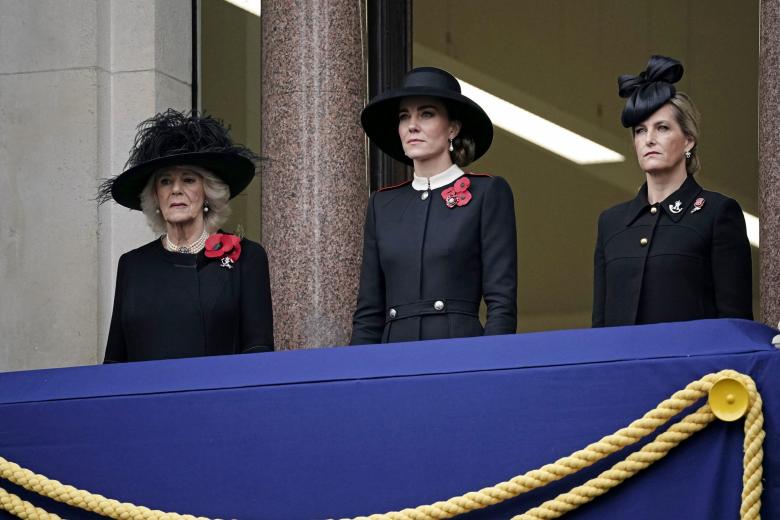 Camila de Cornualles, Kate Middleton, duquesa de Cambridge y la condesa de Wessex (de izquierda a derecha) durante la ceremonia