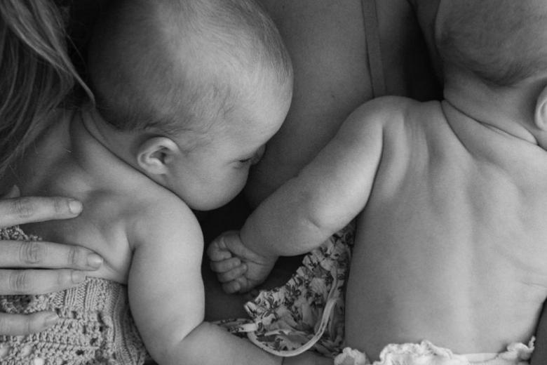 Ariadne Artiles posa por primera vez con sus hijas para celebrar el día del prematuro | Instagram