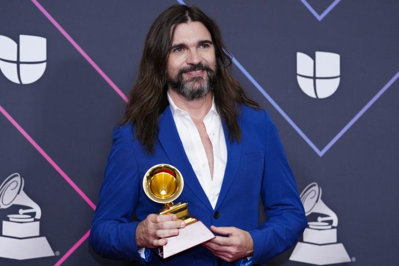 Juanes junto a su Grammy latino | Gtres