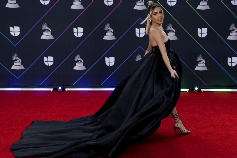 Danna Paola sorprende con su look en la alfombra azul de los Latin Grammy 2021 | Gtres