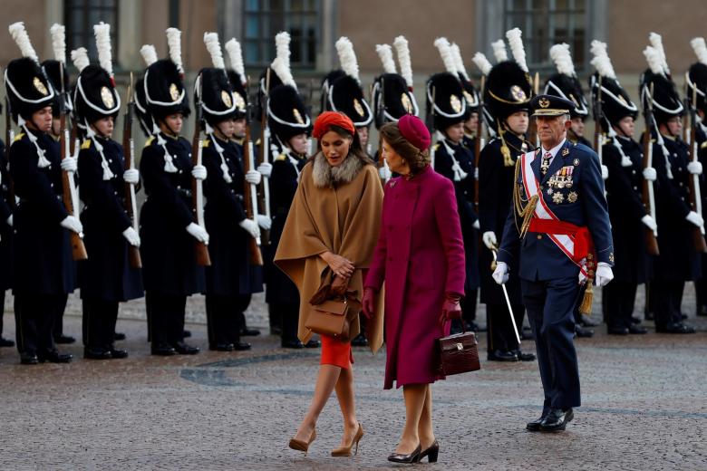La Reina Letizia y la Reina Silvia conversan