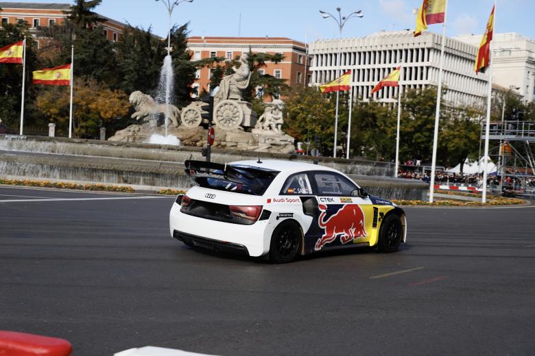 Este coche tiene 600 caballos y un peso muy reducido, por lo que acelera de 0 a 100 kilómetros por hora en 1,9 segundos