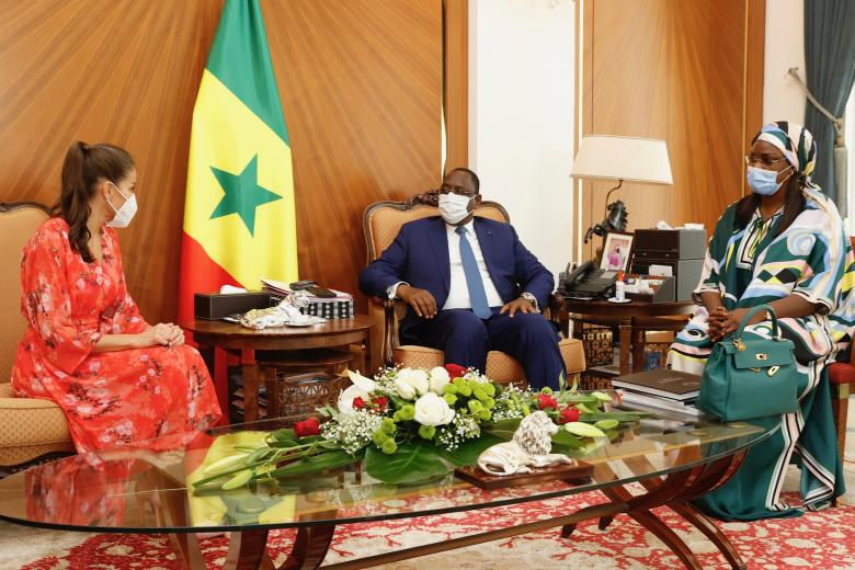 Doña Letizia, junto al presidente senegalés, Macky Sall y la primera dama, Marième Faye Sall