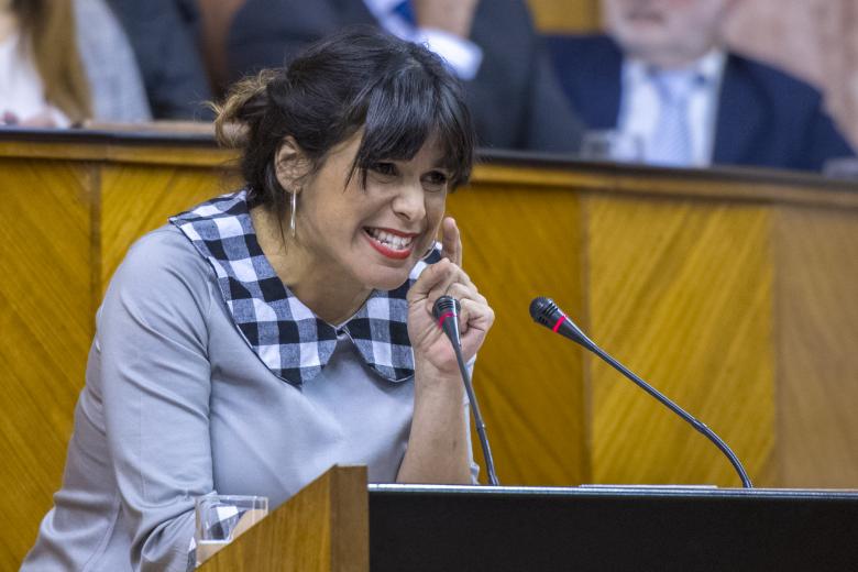 7. Teresa Rodríguez. La antigua portavoz y secretaria general de Podemos en Andalucía, más tarde presidenta del grupo Adelante Andalucía en el parlamento local, fue reaccionaria desde el principio. Con estilismo de revolucionaria comenzó y así se quedó. Pelo frito, pendientes alternativos, camisas de “lolailo”, vaqueros desarrapados y botas del oeste son su ABC personal.