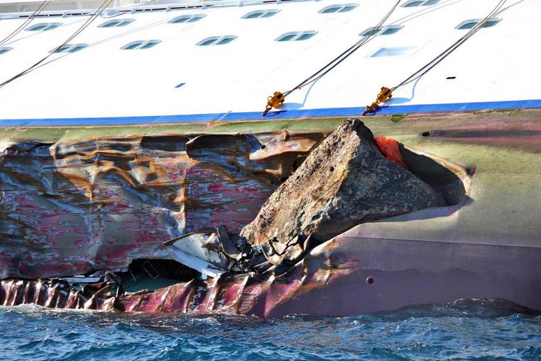 Imagen del casco agujereado del Costa Concordia tras el accidente