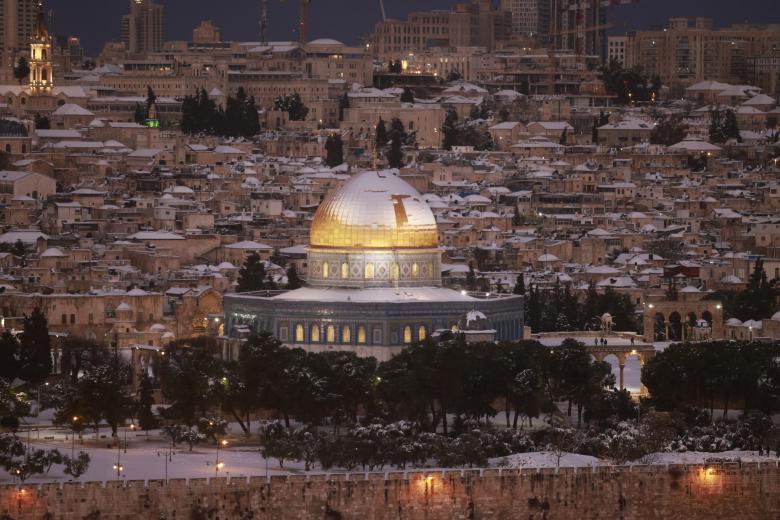 La mezquita de Al-Aqsa cubierta por la nieve