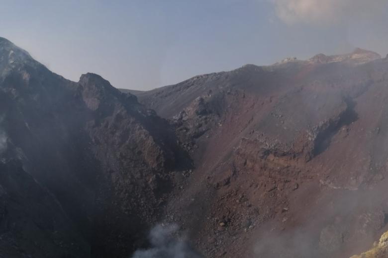 Fotografías panorámicas tomadas en el edificio volcánico de Cumbre Vieja mientras Pevolca analiza medidas de emisión de gases
