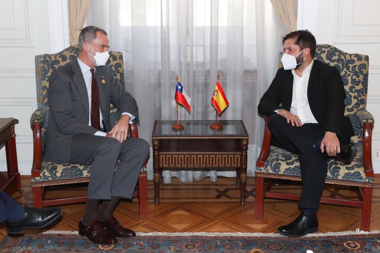El Rey mantiene su primera reunión en Chile con el presidente electo, Gabriel Boric
