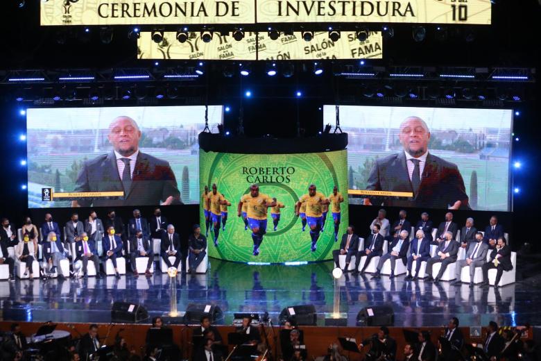 El ex futbolista brasileño Roberto Carlos es homenajeado de manera virtual hoy durante la Ceremonia de Investidura del Salón de la Fama del Fútbol Nacional e Internacional 2022, celebrada en el Auditorio Gota de Plata de la ciudad de Pachuca, estado de Hidalgo