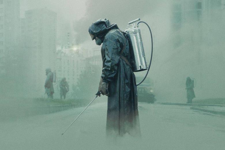 La guerra de Ucrania ha traído, tristemente, a la actualidad una de las mejores miniseries de los últimos años: Chernobyl. Los cinco episodios que la componen relatan, desde diferentes perspectivas, la trágica explosión de la central nuclear de Chernóbil en abril de 1986 y sus devastadoras consecuencias