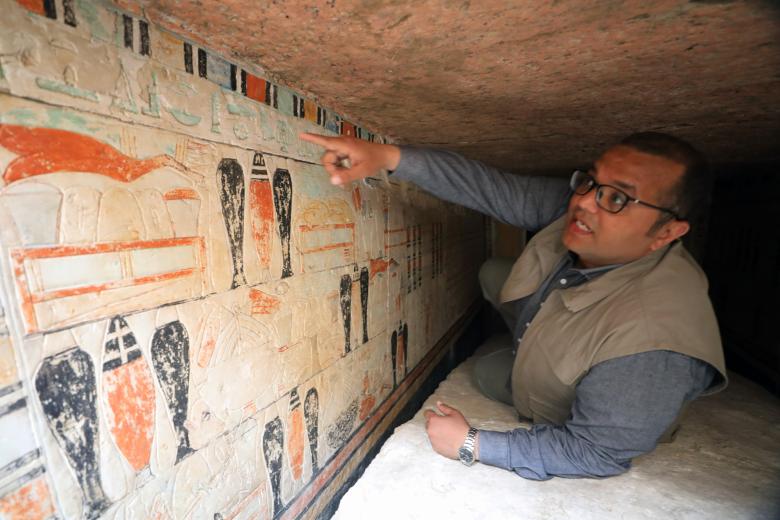 Giza (Egypt), 19/03/2022.- Egyptian archaeologist Mohamed Elsaedi point to the paintings inside the tomb of a woman who could have been the wife of a man named Iyaret, in the Saqqara area near Giza, Egypt 19 March 2022. Five ancient Egyptian tombs were uncovered in Saqqara during excavations carried out at the area located on the north-eastern side of the King Merenre Pyramid in the Saqqara necropolis. The stony tombs are from the Old Kingdom (c. 2700ñ2200 BC) and First Intermediate (c. 2181ñ2055 BC) periods. Mostafa Waziri, the Secretary-General of the Supreme Council of Antiquities (SCA) in Egypt, said they are in good conservation condition and belonged to top officials. (Egipto) EFE/EPA/KHALED ELFIQI