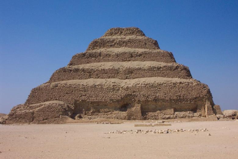 La tumba diseñada por Imhotep es la primera pirámide escalonada que se conoce