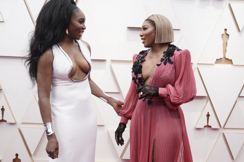Venus Williams y Serena Williams en la alfombra roja de los Oscar 2022