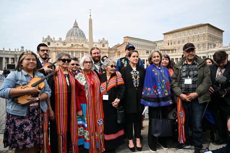 Delegation members play violin as they arrive, along with Interim President of the Fraser Valley Metis Association (FVMA), Pixie Wells (Rear C) and other representatives and members of Canada's Indigenous People's delegations, to address the media on March 28, 2022 at St. Peter's square in The Vatican, following a meeting with the Pope, as part of a series of a week-long meetings of Canada's Indigenous elders, leaders, survivors and youth at the Vatican. (Photo by Andreas SOLARO / AFP)