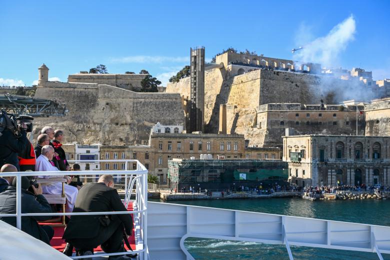 El Papa con una vista privilegiada de La Valeta, capital de Malta