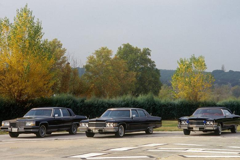 Las tres "especies" de Cadillac que conviven en la Guardia Real: Brougham, Fleetwood y Eldorado