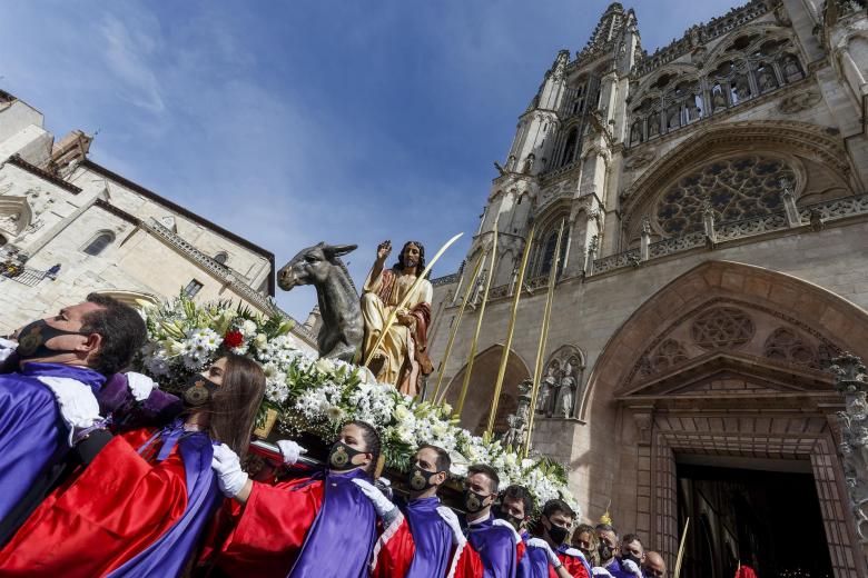 Vista de la procesión del Domingo de Ramos en Burgos
