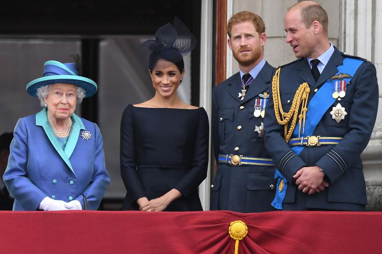 La Reina Isabel, con Meghan Markle, el Príncipe Harry y el Príncipe Guillermo