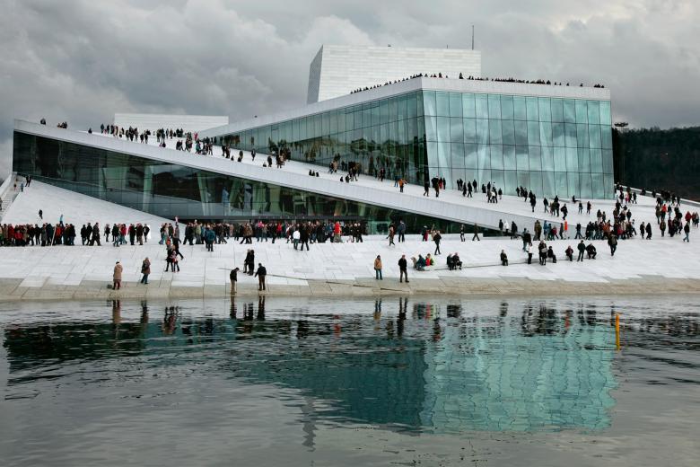 2009: Ópera de Oslo, en Noruega. Obra de Snøhetta