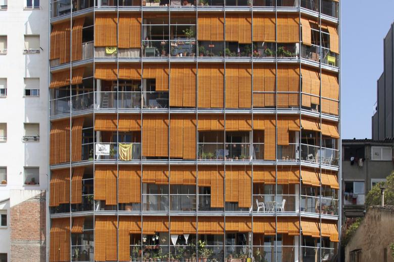 2022: Premio al Arquitecto Emergente, edificio La Borda, en Barcelona, España. Obra de la cooperativa Lacol