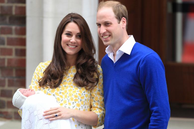 Los Duques de Cambridge presentan a su hija Carlota, en St. Mary's Hospital de Londres el 2 de mayo de 2015