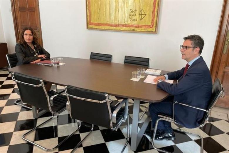 El ministro de la Presidencia, Relaciones con las Cortes y Memoria Democrática, Félix Bolaños, ha mantenido una reunión con la consellera de Presidència del Govern de la Generalitat de Cataluña, Laura Vilagrà, en el Palau de la Generalitat
