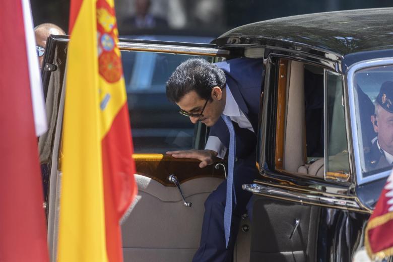 El emir de Catar, Tamim bin Hamad al Thani a su llegada al Senado de Madrid donde ha sido recibido por las Cortes con motivo de la visita de Estado a España