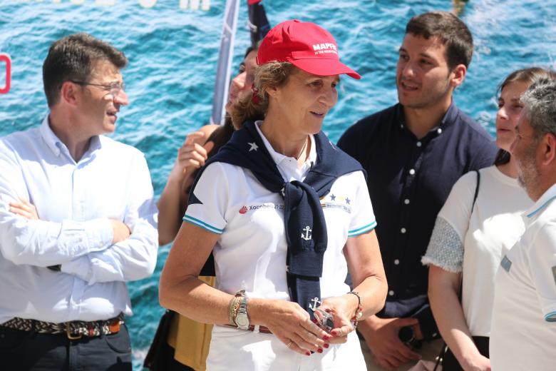 La Infanta Elena acompaña a Don Juan Carlos en el Club Náutico de Sanxenxo