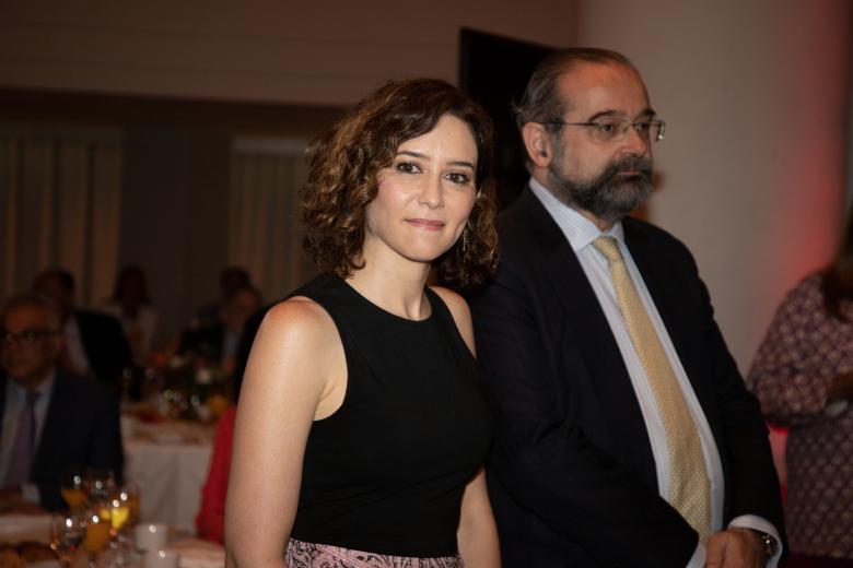 Isabel Díaz Ayuso junto a Alfonso Bullón de Mendoza, presidente de El Debate