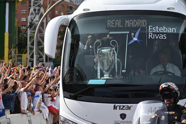 El autobús del equipo salió desde el estadio Santiago Bernabéu