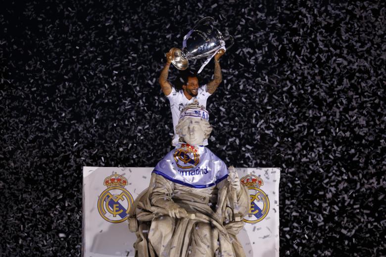 Marcelo muestra la Champions League junto a la diosa Cibeles