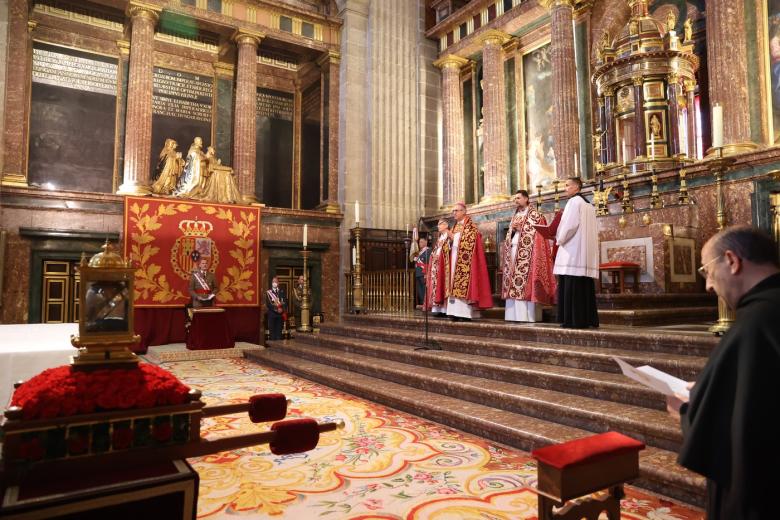 Don Felipe durante el acto religioso