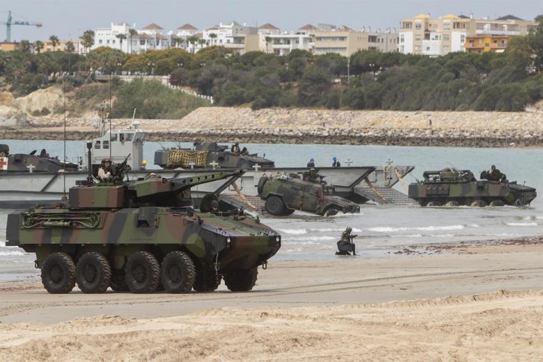 Uno de los ejercicios Flotex-22 organizado por la Armada en la Base Naval de Rota en Cádiz, en el que colaboran también unidades de los ejércitos de Tierra y Aire, agrupaciones permanentes de la OTAN y unidades de Estados Unidos, Reino Unido y Bélgica, además de las integradas en la fuerza marítima de la Unión Europea (EUROMARFOR)