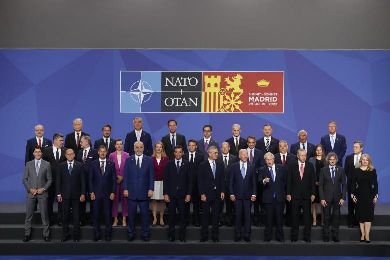 Foto de familia de los asistentes a la cumbre de la OTAN que se celebra este miércoles en el recinto de Ifema, en Madrid