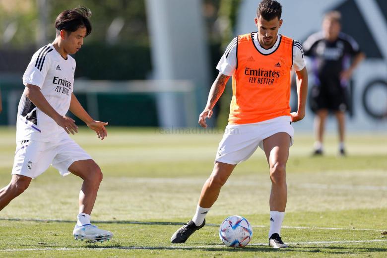 Takefusa Kubo y Dani Ceballos durante el primer entreno del Real Madrid