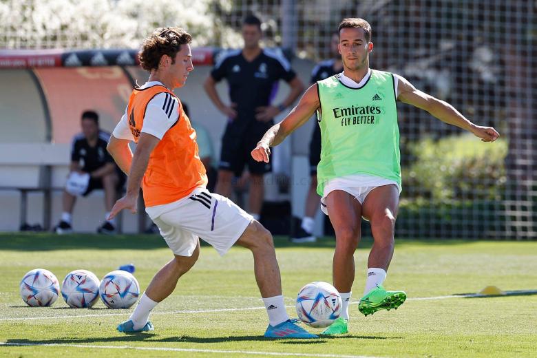 Odriozola y Lucas Vázquez durante el entrenamiento del Real Madrid