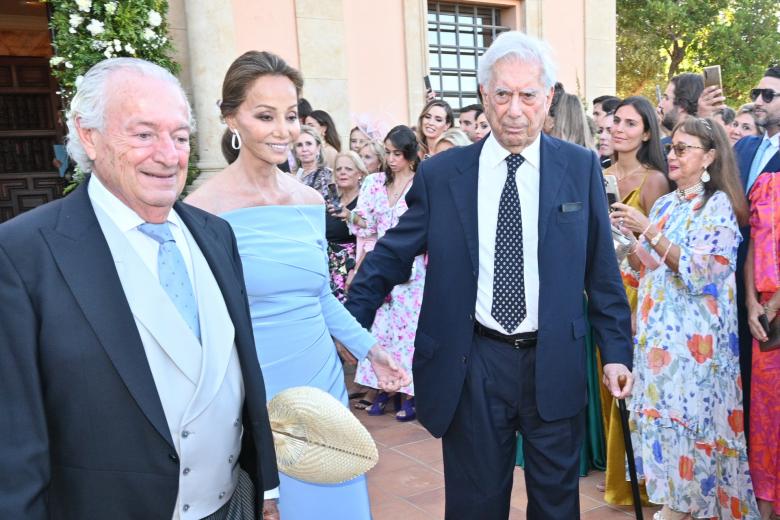 Isabel Preysler, madrina de la boda, junto a Mario Vargas Llosa
