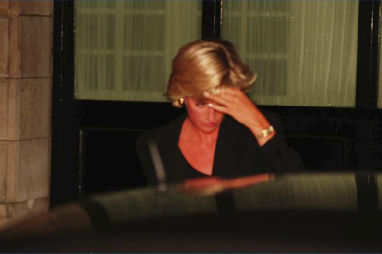 LA PRINCESA DIANA DE INGLATERRA ENTRANDO EN EL COCHE ANTES DEL ACCIDENTE EN PARIS
Jacques Langevin / HM Coroner / © RADIALPRESS
31/08/1997
PARIS *** Local Caption *** Princess of Wales showing Diana before entering a car on the night she died in a car crash in Paris on Aug. 31, 1997. (AP Photo / Jacques Langevin, HM Coroner, ho) 

LON875(AP071011035301.jpg)