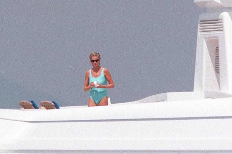 Princess Diana of Wales (Lady Di) on holidays in Saint Tropez
pictured: Jonikal boat
© ABACA / 46905-27 / © KORPA
22/08/97 SAINT TROPEZ