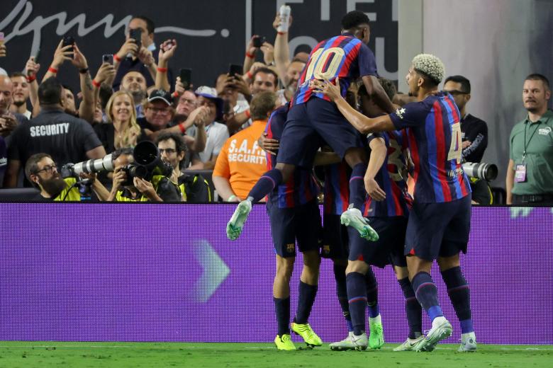 La celebración del gol del Barcelona (0-1), que los culés festejaron con gran euforia
