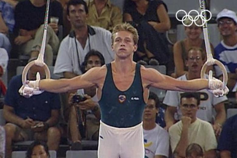 Vitaly Scherbo, el mayor medallista - El gimnasta bielorruso, que compitió bajo la bandera olímpica ante la caída de la URSS, ganó seis medallas (todas de oro) de ocho posibles: concurso por equipos, concurso individual, potro con arcos, anillas, salto y paralelas