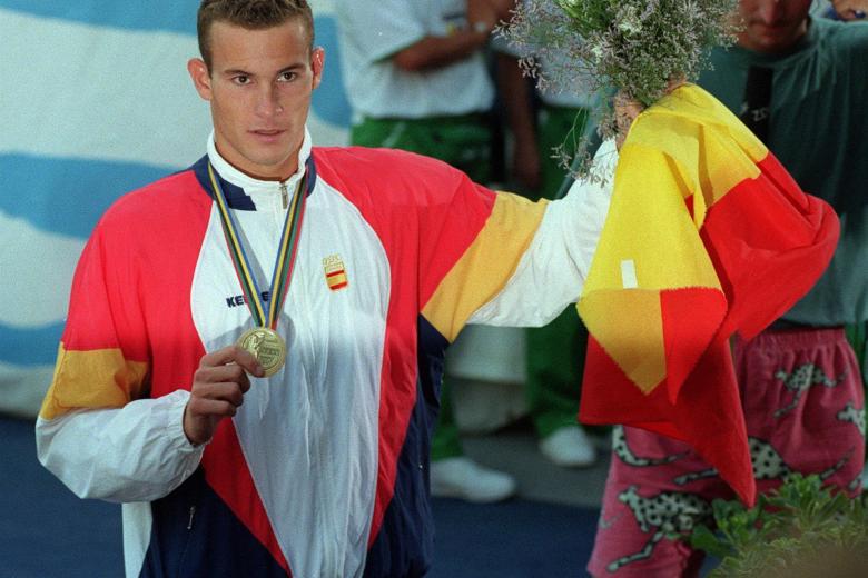 López-Zubero, el primer oro en la piscina - Hubo un tiempo en el que a España el agua le daba 'miedo'. Eso cambió en Barcelona 1992, con el oro de Martín López-Zubero en 200m espalda. Fue el primer oro olímpico de toda nuestra historia en la natación