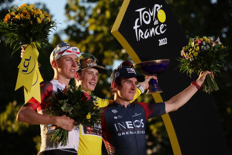 París ha acogido, como es tradicional, la etapa final del Tour de Francia. El podio final, para Vingegaard, Pogacar y Thomas