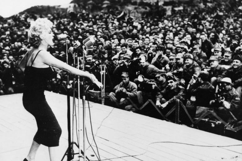 Marilyn Monroe anima a las tropas estadounidenses en Corea en 1954